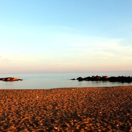 B&B Nettuno ซานเลโอเน ภายนอก รูปภาพ